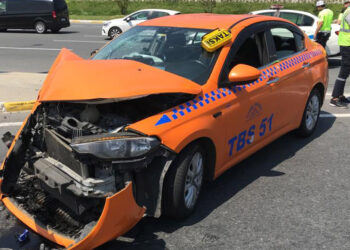 İstanbul Havalimanı'nda cip ve taksi çarpıştı: 3 yaralı