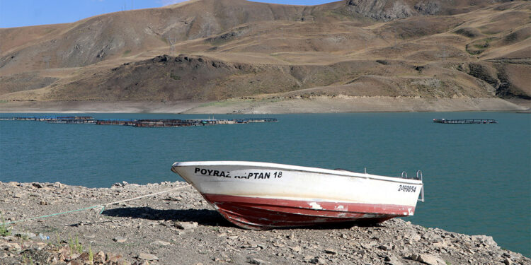 Zernek Baraj Gölü alarm veriyor