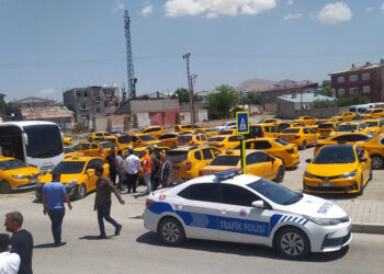 Van'daki taksiciler kontak kapattı