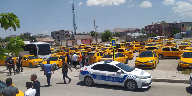 Van'daki taksiciler kontak kapattı