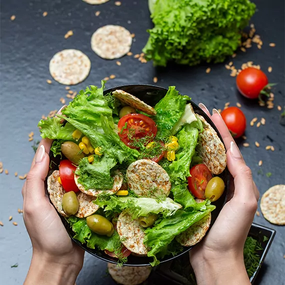 Güven hastanesi hematoloji bölümü'nden uzmanı doç. Dr. Mehmet gündüz, “son yıllarda kişilerin vegan beslenmeye yönelmesi b12 eksikliğini artırdı” dedi.