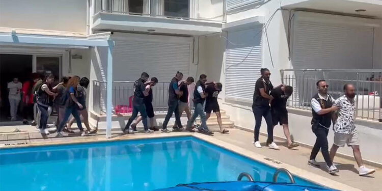 Vize dolandırıcılığına 25 tutuklama