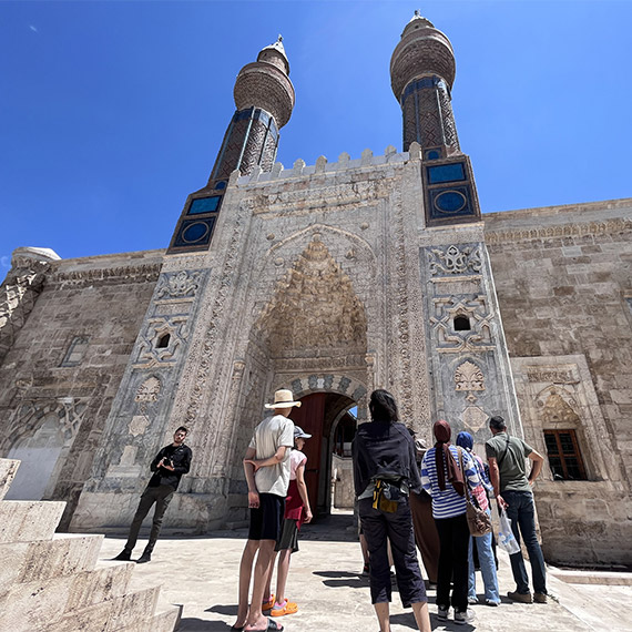 Gök Medrese'nin kapıları öğrencilere açılıyor