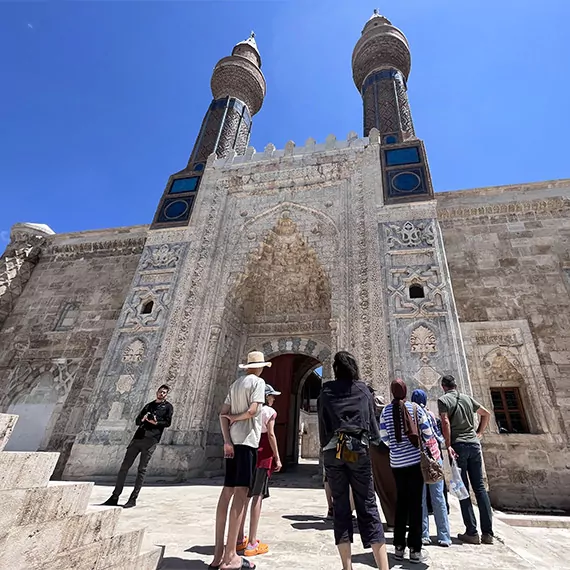 Gök medrese'nin kapıları öğrencilere açılıyor