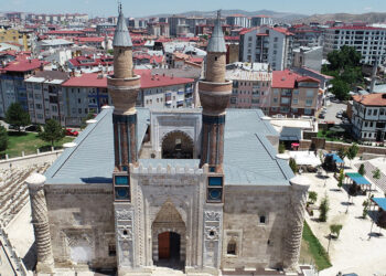 Gök Medrese'nin kapıları öğrencilere açılıyor