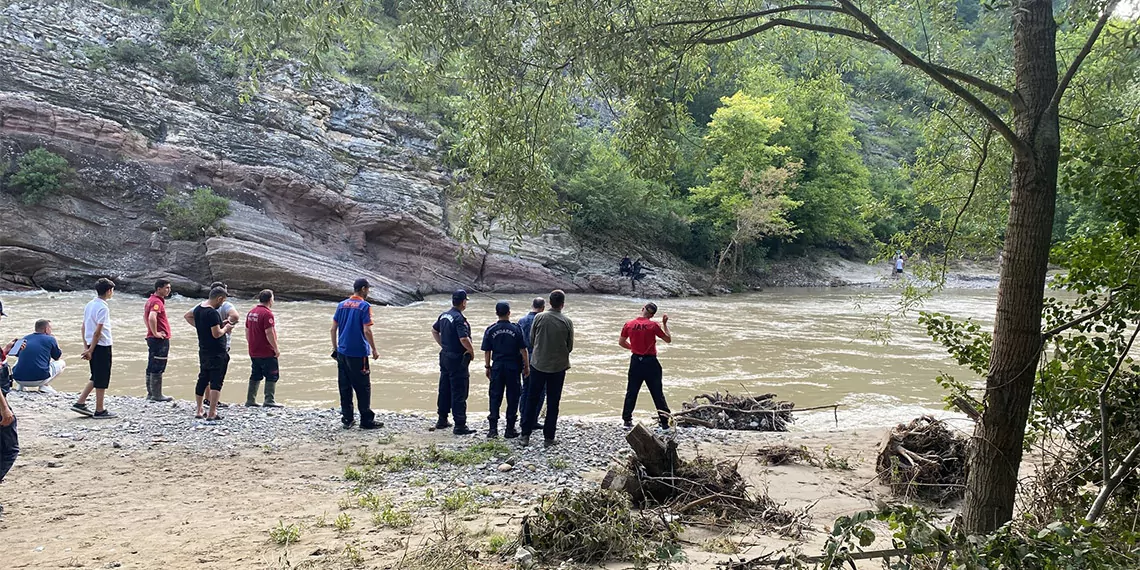 Zonguldak'ta, pikniğe giden ve serinlemek için girdiği derede kaybolan tesisat ustası ercan ö. 'nün (27), cansız bedenine ulaşıldı.