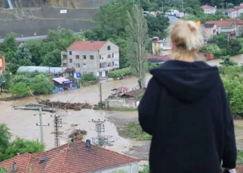 Zonguldak'ta sağanak yağmur; dereler taştı heyelan oldu
