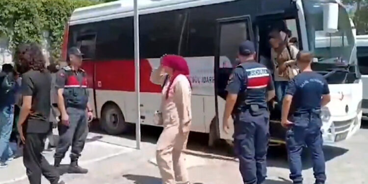 17 bin 258 düzensiz göçmen sınır dışı edildi