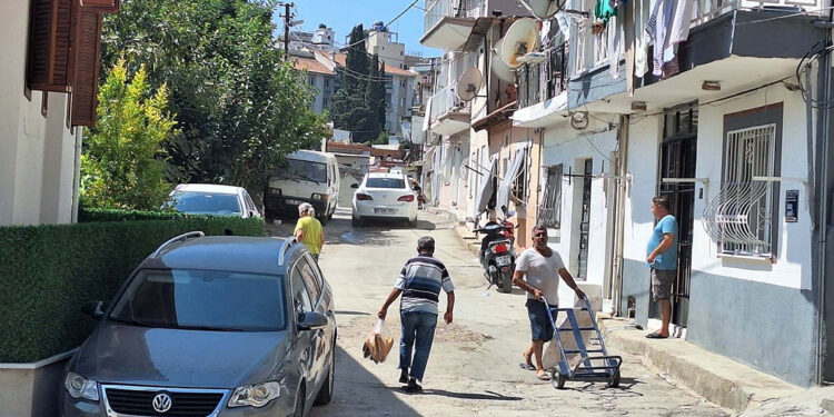 2 dakika arayla Kuşadası Körfezi'nde 2 deprem