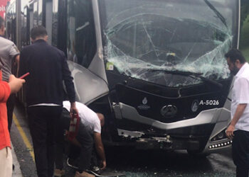 3 saat arayla iki metrobüs kazası