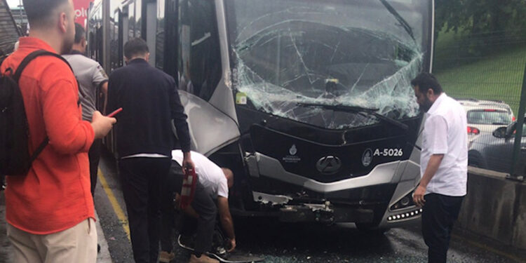 3 saat arayla iki metrobüs kazası