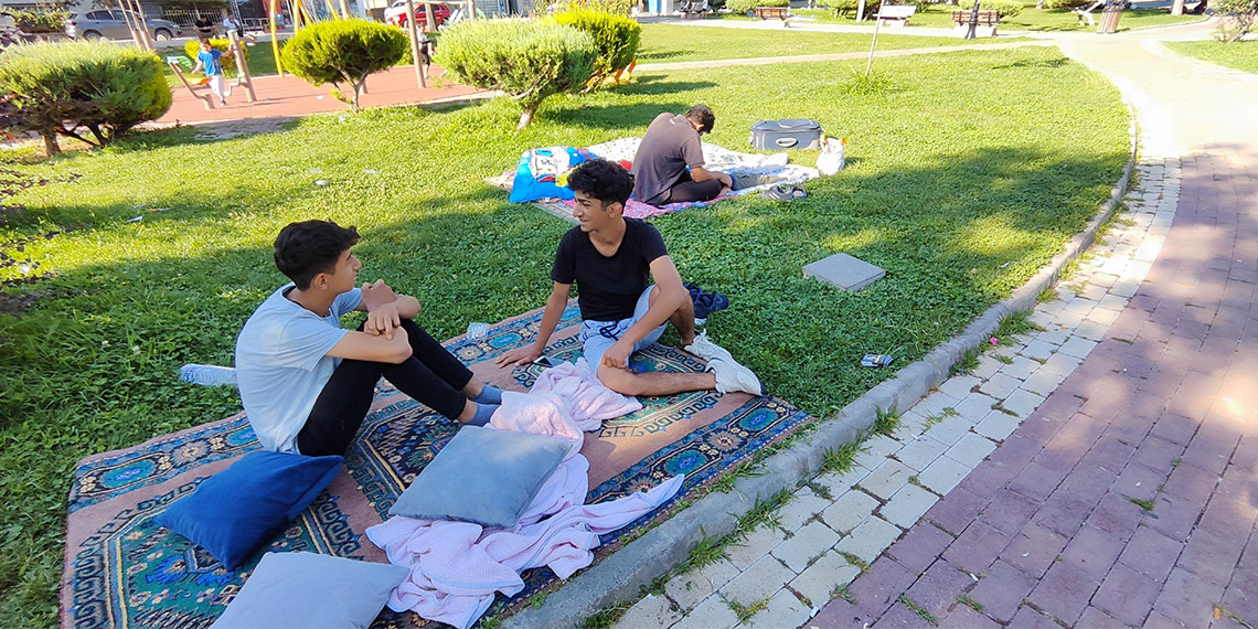 Dün akşam meydana gelen Richter ölçeğine göre 5.3'lük depremin ardından Malatyalılar geceyi dışarıda geçirdi.