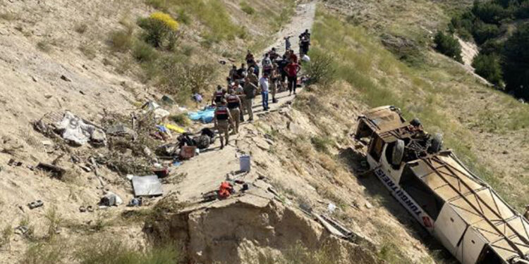 8 kişinin öldüğü otobüs kazasında firmadan yeni karar