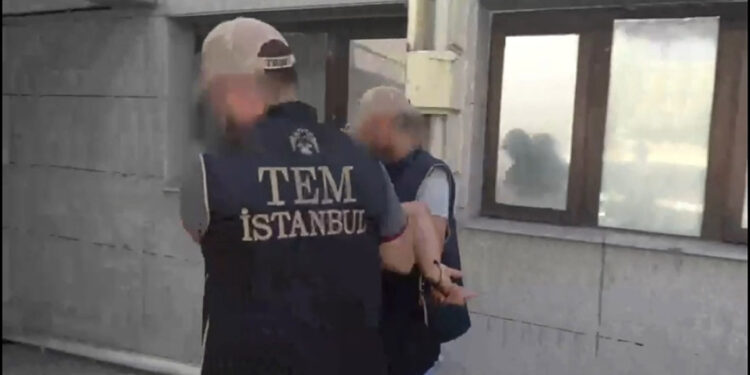 AVM'ye patlayıcı bırakmak isteyen terörist yakalandı