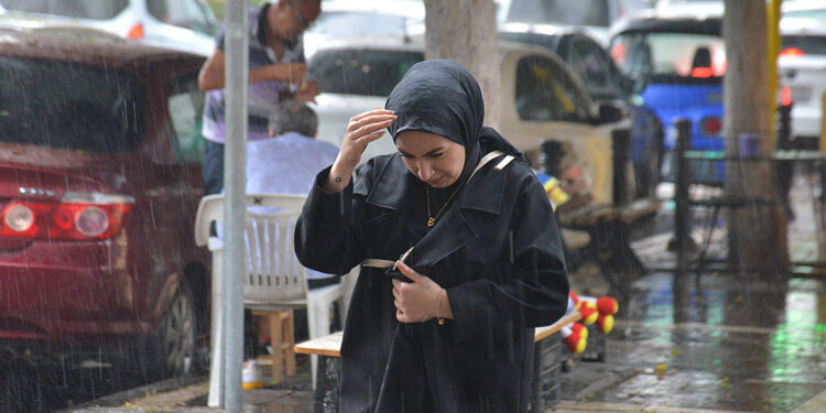 Adana'da sağanak hazırlıksız yakaladı