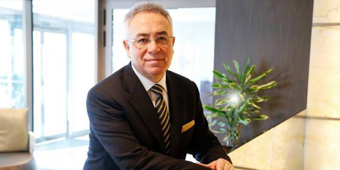 Ülkelerin petrol üretiminde kısıtlamaya gitmesinin akaryakıt fiyatlarını artırdığını belirten Enerji Uzmanı Necdet Pamir, “Ülkemizde özelikle son dönemde yapılan vergi zamlarıyla ve dolar karşısında eriyen TL nedeniyle, akaryakıta daha da yüksek fiyatlar ödememiz kaçınılmaz olacaktır” dedi.