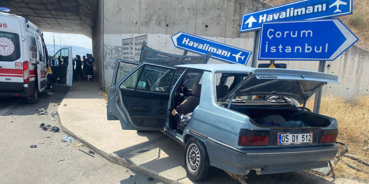 Amasya'da 3 araç kavşakta çarpıştı: 1 ölü, 3 yaralı