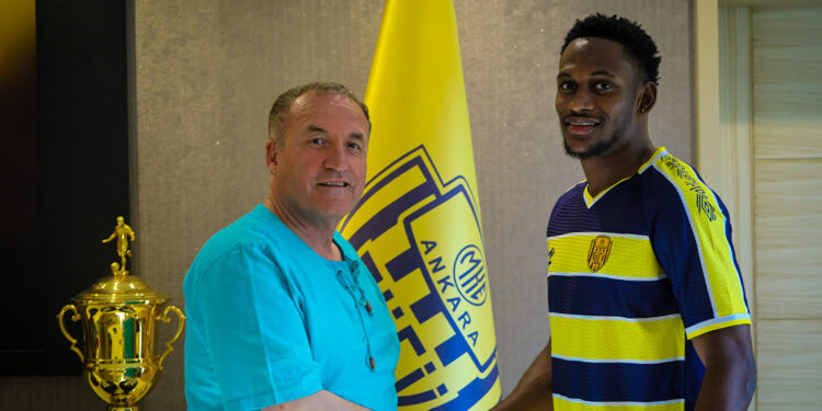 Ankaragücü, Renaldo Cephas ile 4 yıllık sözleşme imzaladı