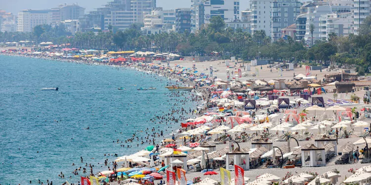 Antalya'da nem oranı yüzde 76'ya ulaştı