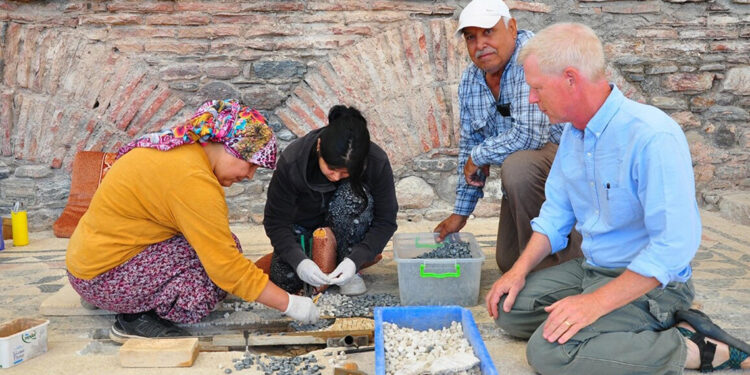 Antik Çağ'ın en büyük sinagogunu kadınlar yeniliyor