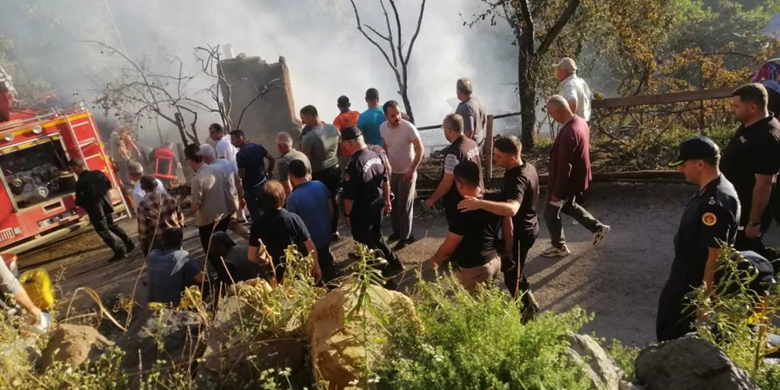 Artvinin hizarli koyunde yangin maddi hasar buyuke - öne çıkan - haberton