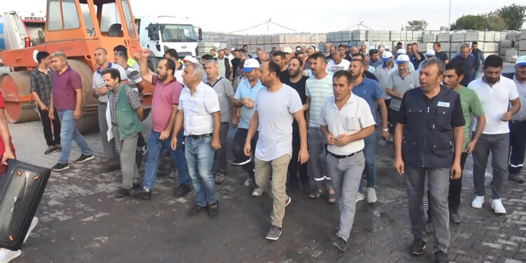 Avcılar Belediyesi önünde işçi eylemi