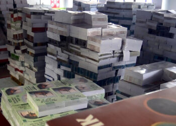 Avcılar'da ders kitaplarının dağıtımı başladı