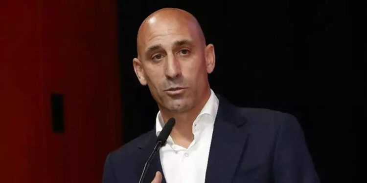 Avrupa Kulüpler Birliği, Rubiales'i istifaya çağırdı