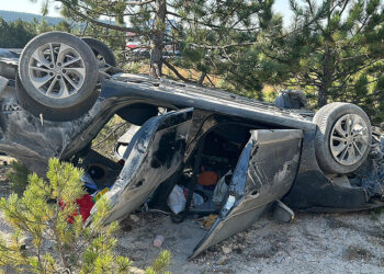 Aynı yöne giden otomobiller çarpıştı; 1’i bebek, 6 yaralı