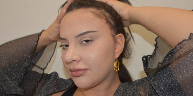 Badem göz ameliyatı hayatını kararttı