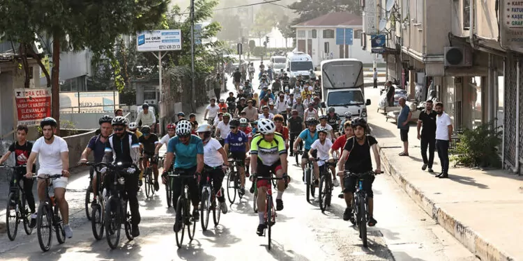Bağcılar'da ‘zafer turu’ bisiklet sürüşü yapıldı