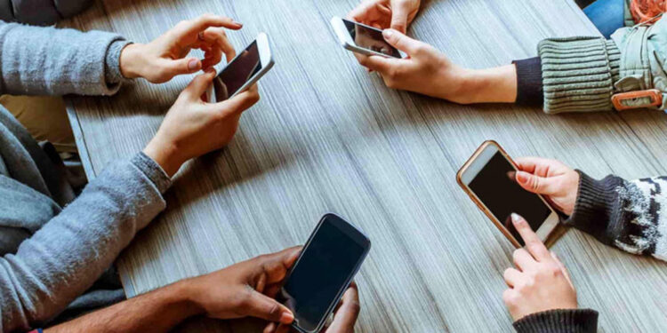 Bağımlılığın telesiyejinde yolculuk: Telefonlarda geçirilen zaman