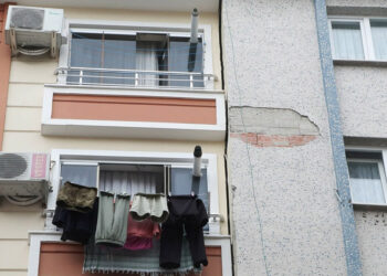 Bahçelievler'de boşaltılan binanın 2 katı kaçak çıktı