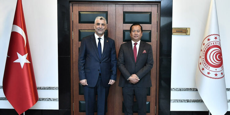 Bakan Bolat, Endonezya Büyükelçisi Iqbal ile görüştü