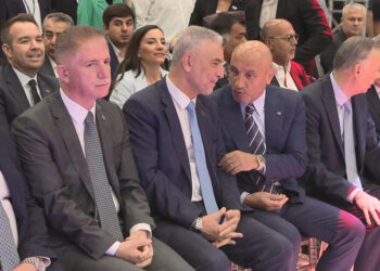 Bakan Bolat, hazır giyim ve moda fuarına katıldı