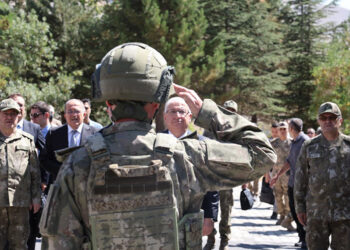 Bakan Güler Hakkari'de denetlemelerde bulundu