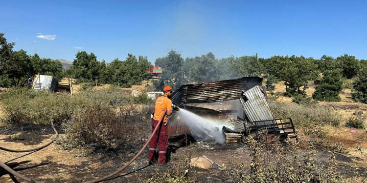 Barakada çıkan yangın ormana sıçramadan söndürüldü