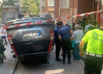 Beşiktaş'ta otomobil takla attı: 2 yaralı
