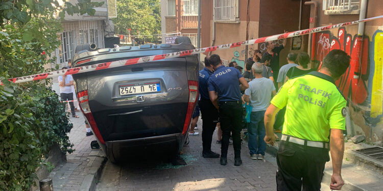Beşiktaş'ta otomobil takla attı: 2 yaralı 