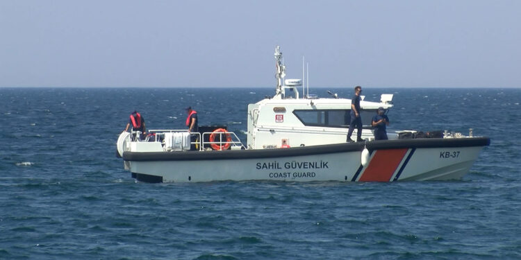 Büyükçekmece'de denizde kaybolan kadın aranıyor