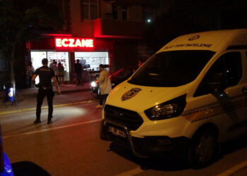 Cadde ortasında bir kadını öldürüp intihar etti