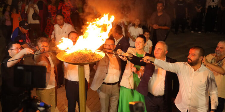 Çatalca'da Erguvan Festivali başladı