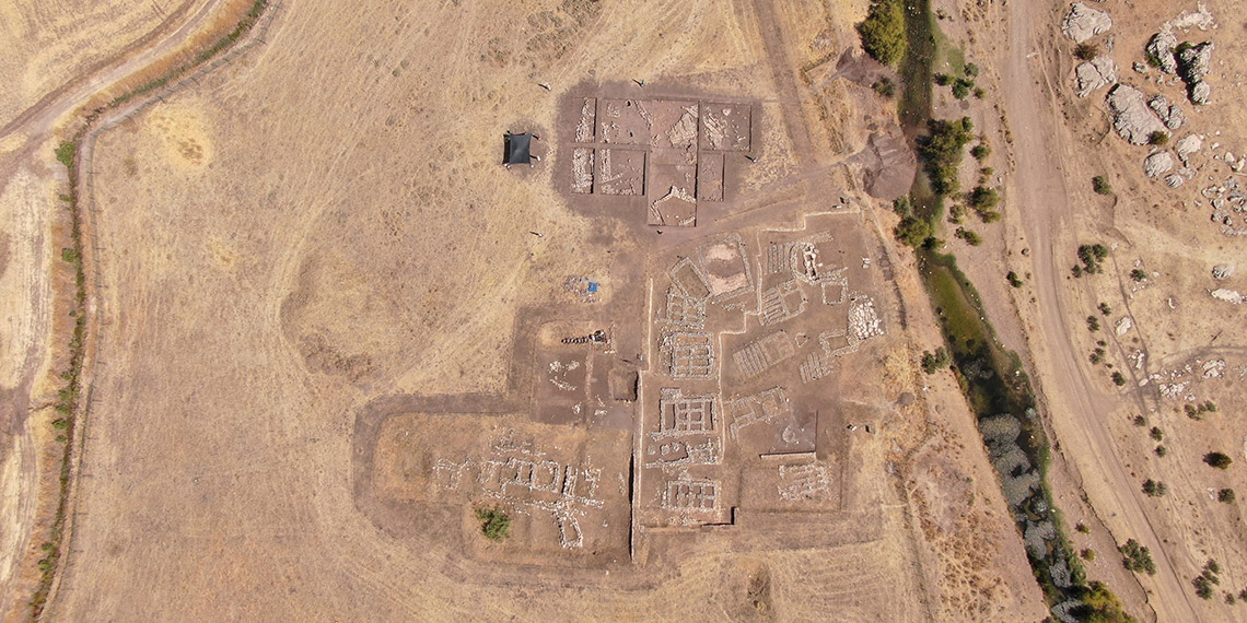 Çayönü Tepesi'nde ilk Tunç Çağı'na ait 5 mezar daha bulundu