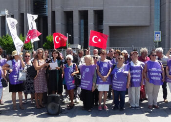 Çocuklarda cinsiyet değişikliği ameliyatı iddialarına suç duyurusu