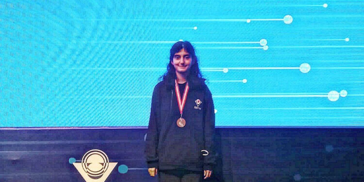 Depremzede Duru, Bilgisayar Olimpiyatı'nda Avrupa şampiyonu oldu