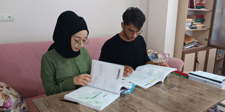 Depremzede abla-kardeşin ‘Tıp fakültesi’ sevinci