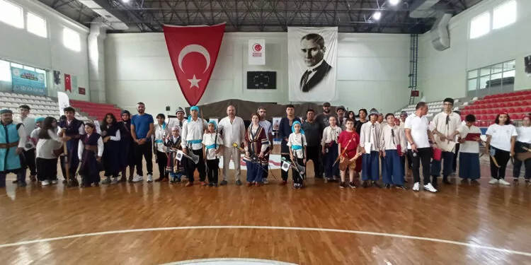 Depremzede sporcular, türk okçuluk turnuvası'nda ok attı