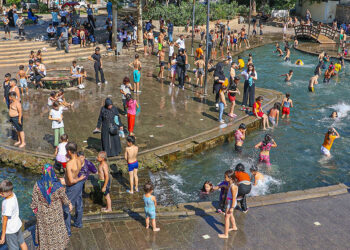 Diyarbakır'da hava sıcaklığı 48 derceye ulaştı
