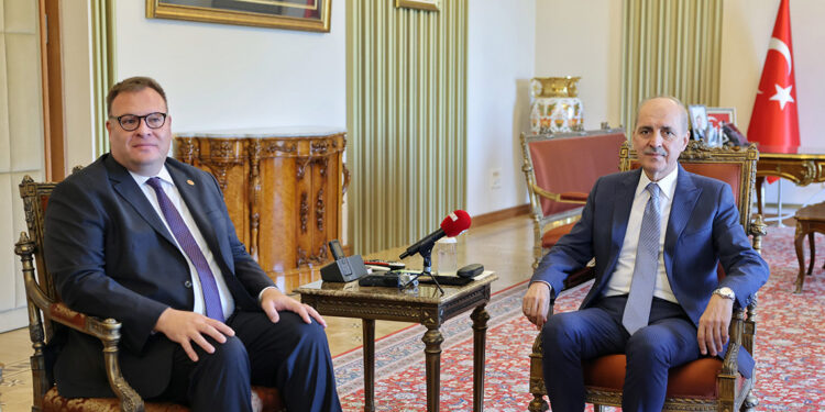 Dünyanın yeni bir siyasal mimariye ihtiyacı olduğu aşikar