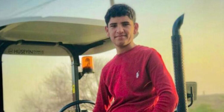 Ehliyetsiz ve kasksız motosiklet sürücüsü kazada öldü